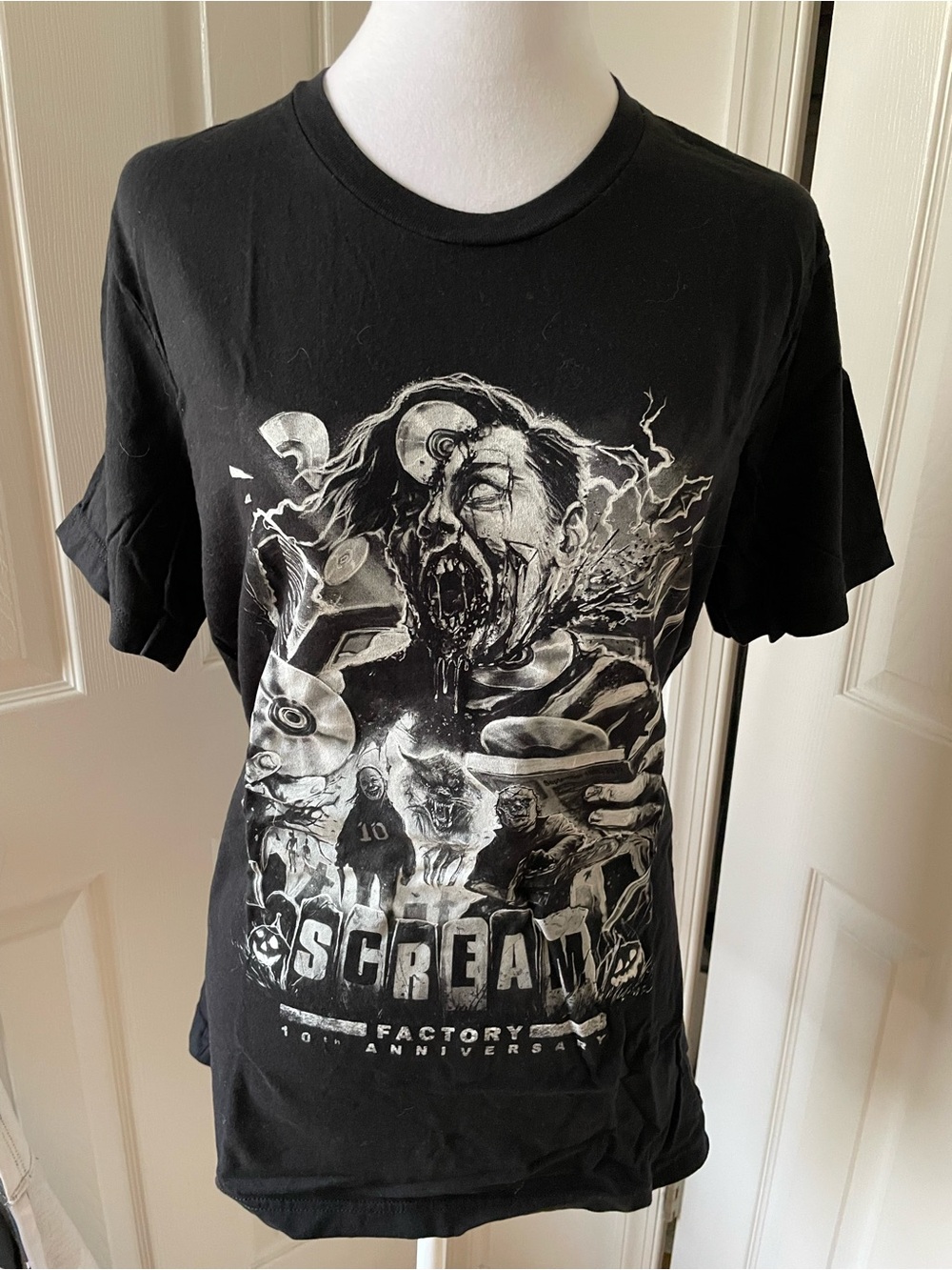 Black Graphic Horror Tee – Scream factory 10th Anniversary